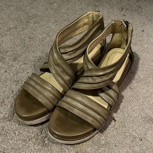 Bussola sandals, lightly worn